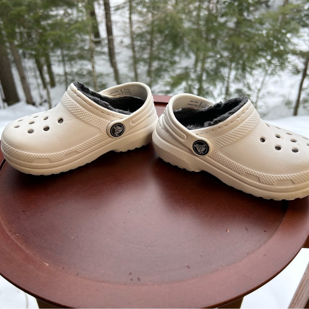 White Fleece-Lined Crocs | Toddler Size 7 | Spring Clogs | Cozy Slip On Shoes - Picture 6 of 10